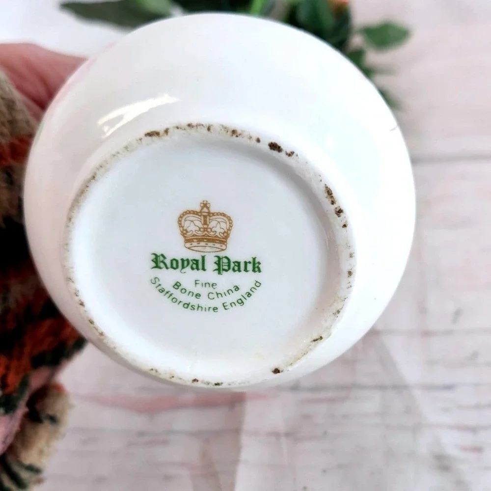 Royal Park Bud Vase‎ White Floral Bone China Staffordshire England with Roses